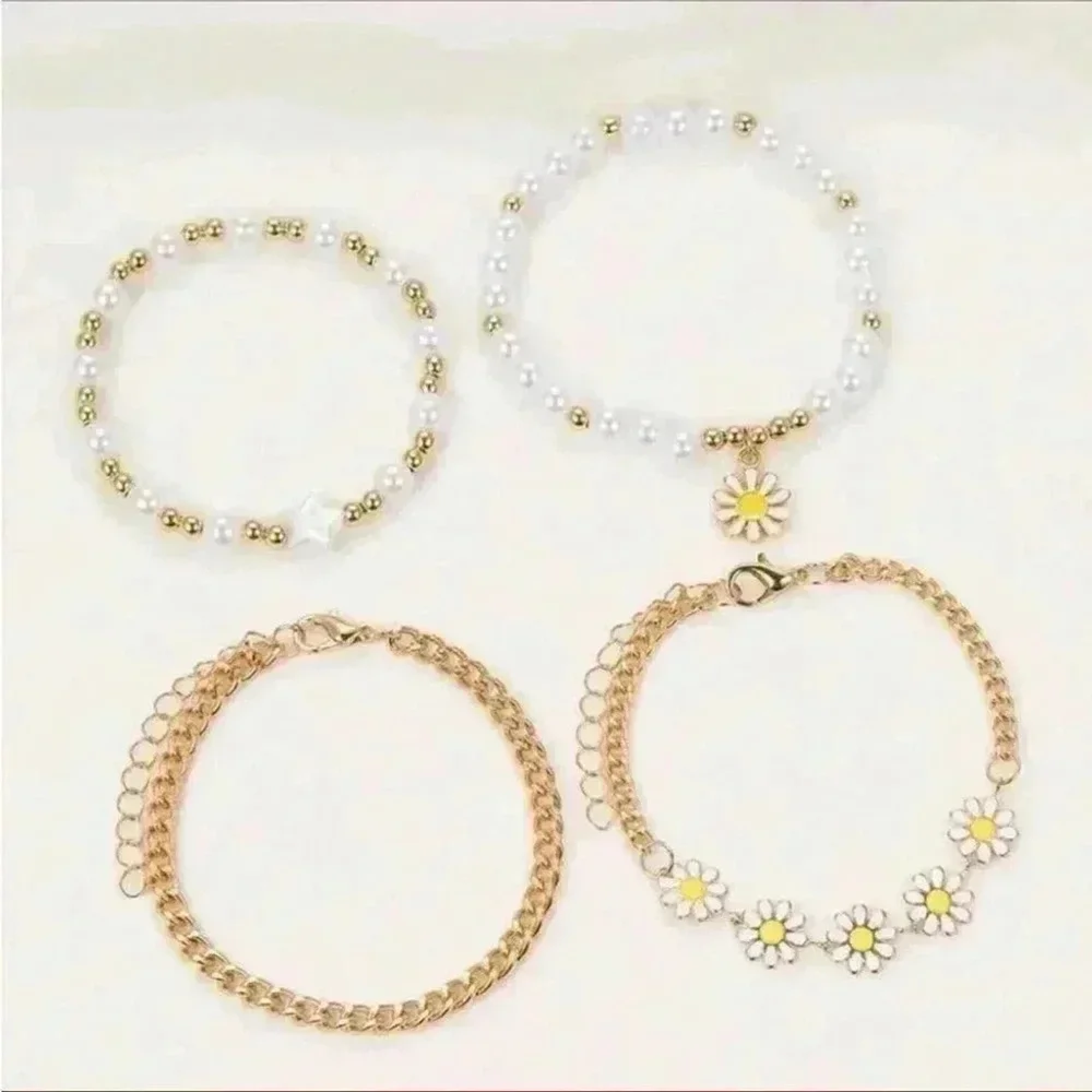 ⚠️Clearance 4pcs Yellow Gold Daisy Bracelets - Picture 4 of 6